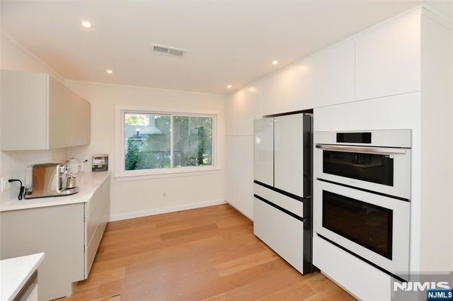 22-20 Radburn Road, Fair Lawn, NJ 07410