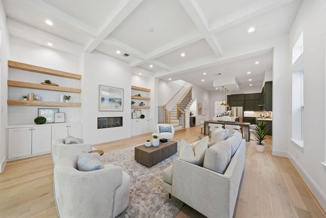 609 W 27th Street, Houston, TX 77008