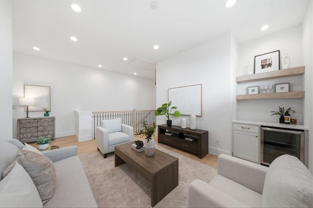 609 W 27th Street, Houston, TX 77008