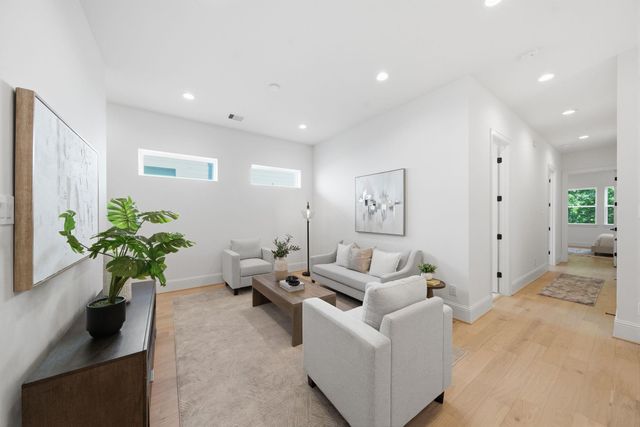 609 W 27th Street, Houston, TX 77008