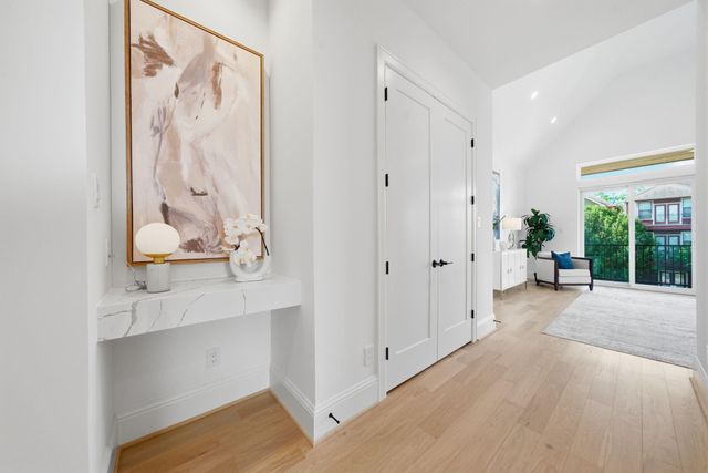 609 W 27th Street, Houston, TX 77008