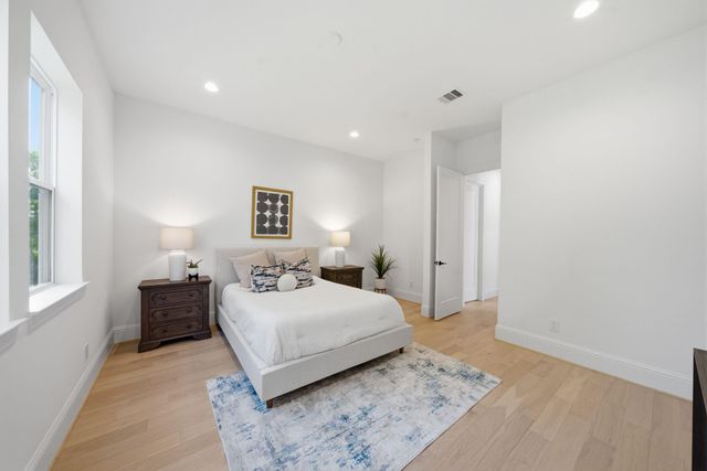 609 W 27th Street, Houston, TX 77008