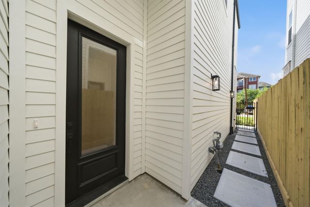 609 W 27th Street, Houston, TX 77008