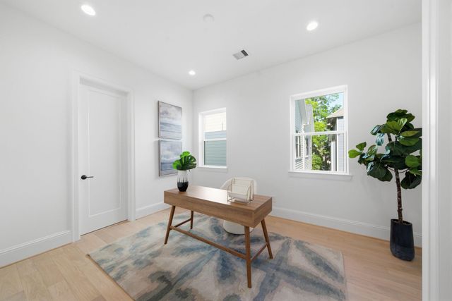 609 W 27th Street, Houston, TX 77008