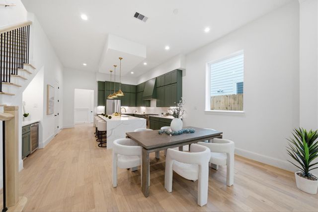 609 W 27th Street, Houston, TX 77008