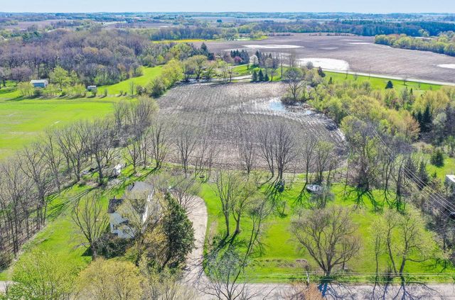 N5364 Cobb ROAD, Elkhorn, WI 53121