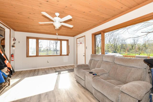 N5364 Cobb ROAD, Elkhorn, WI 53121