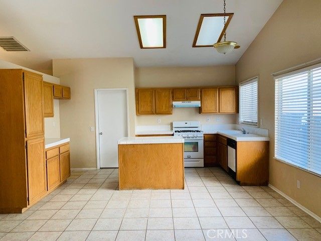 13236 Fordham Circle, Victorville, CA 92392