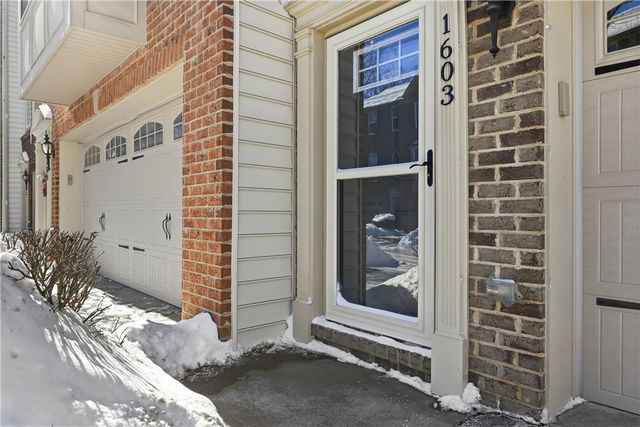 1603 Pointe View Dr, Adams Twp, PA 16046