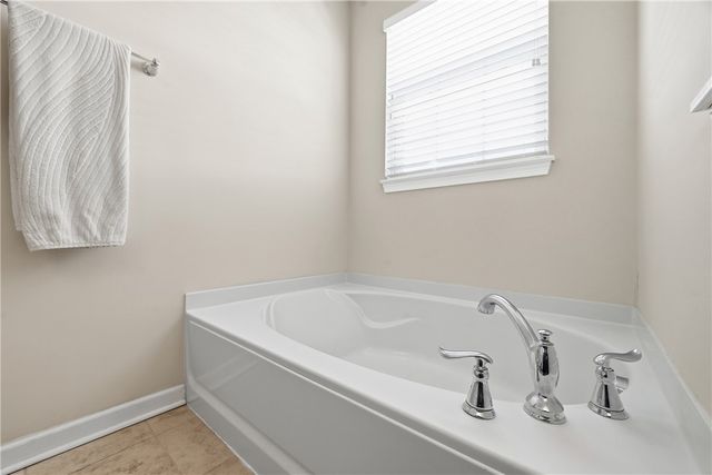 1603 Pointe View Dr, Adams Twp, PA 16046