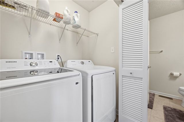 1603 Pointe View Dr, Adams Twp, PA 16046