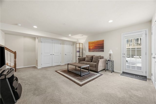 1603 Pointe View Dr, Adams Twp, PA 16046