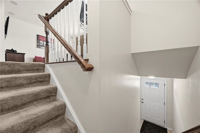 1603 Pointe View Dr, Adams Twp, PA 16046