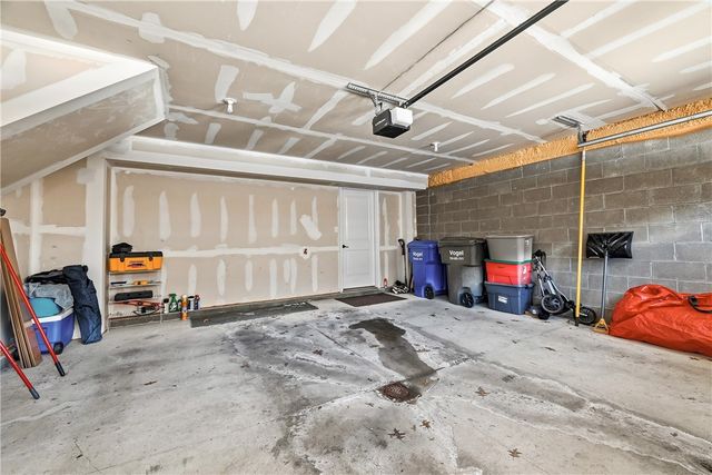 1603 Pointe View Dr, Adams Twp, PA 16046