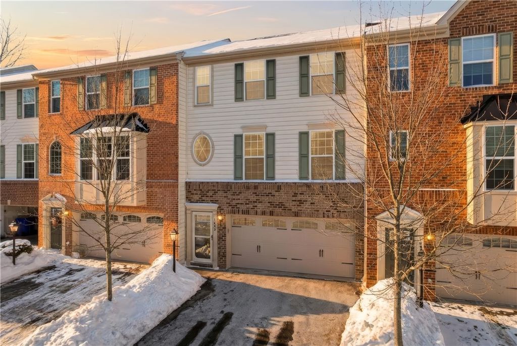 1603 Pointe View Dr, Adams Twp, PA 16046