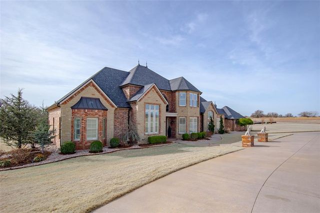 2265 Clubhouse Drive, Blanchard, OK 73010
