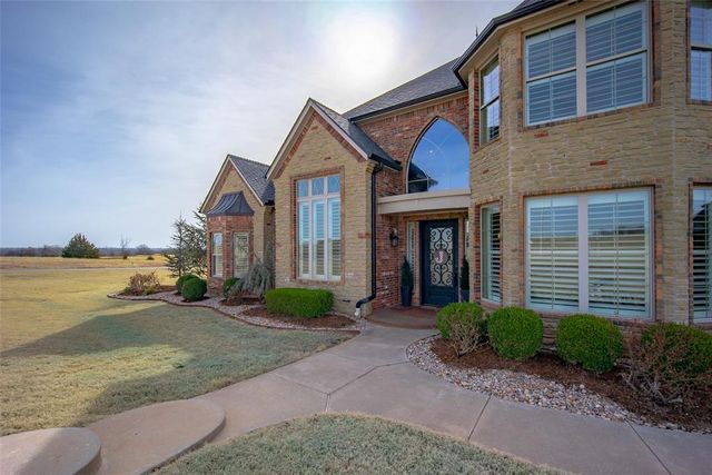 2265 Clubhouse Drive, Blanchard, OK 73010