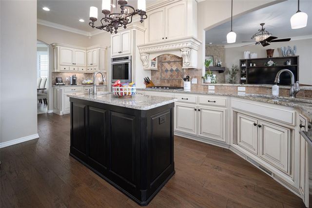 2265 Clubhouse Drive, Blanchard, OK 73010