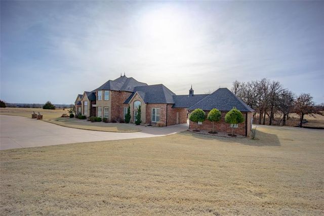 2265 Clubhouse Drive, Blanchard, OK 73010