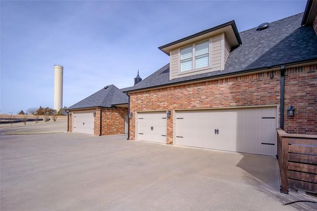 2265 Clubhouse Drive, Blanchard, OK 73010