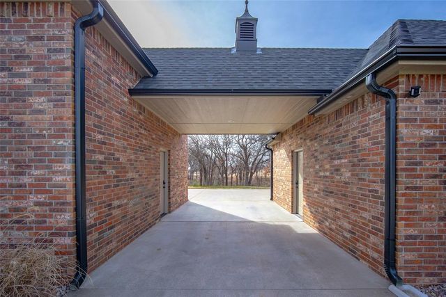 2265 Clubhouse Drive, Blanchard, OK 73010