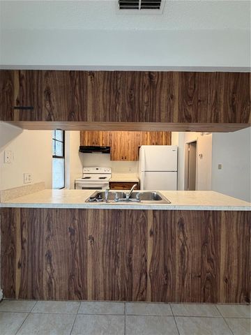 6820 NE 7TH STREET B, Ocala, FL 34470