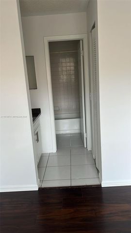 9808 Hammocks Blvd 203-23, Miami, FL 33196