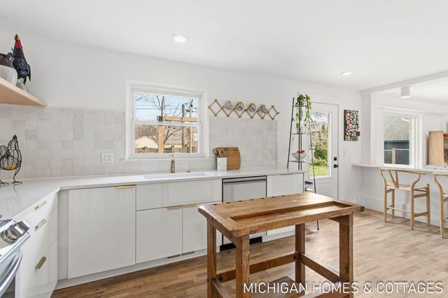 141 E 26th Street, Holland City, MI 49423