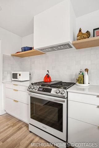 141 E 26th Street, Holland City, MI 49423