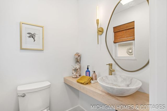 141 E 26th Street, Holland City, MI 49423