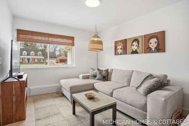 141 E 26th Street, Holland City, MI 49423