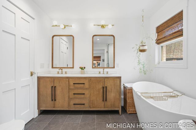 141 E 26th Street, Holland City, MI 49423