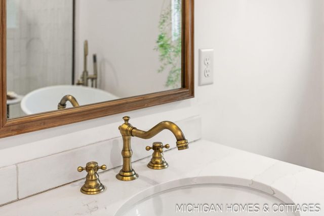 141 E 26th Street, Holland City, MI 49423