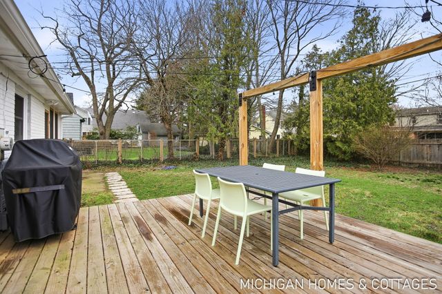 141 E 26th Street, Holland City, MI 49423