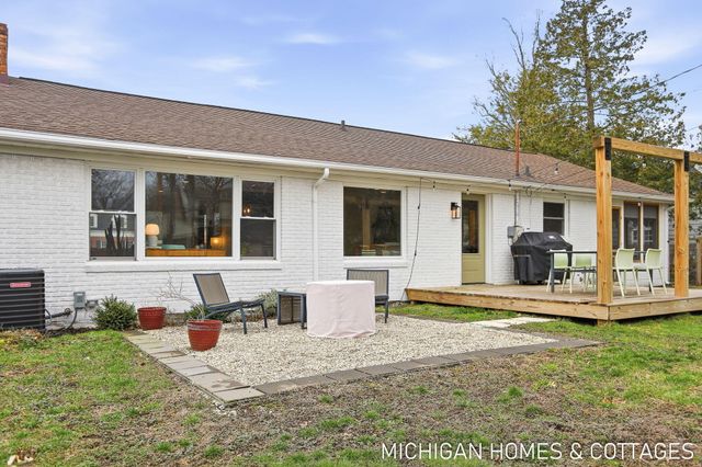 141 E 26th Street, Holland City, MI 49423