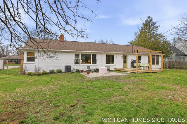 141 E 26th Street, Holland City, MI 49423