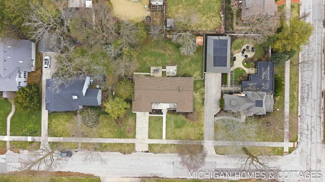 141 E 26th Street, Holland City, MI 49423