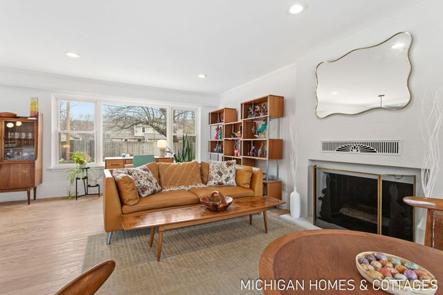 141 E 26th Street, Holland City, MI 49423