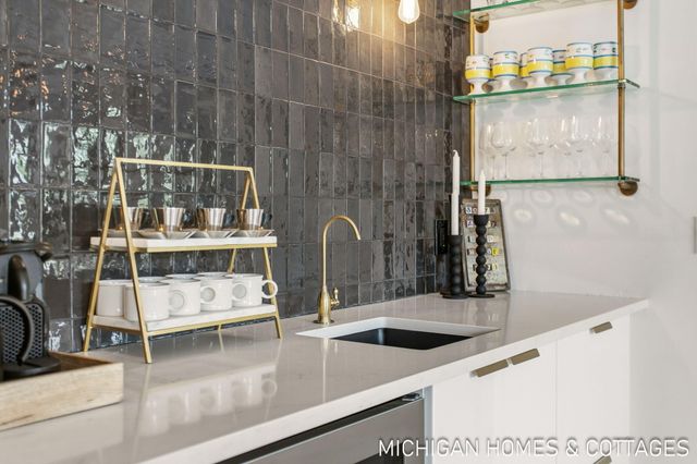 141 E 26th Street, Holland City, MI 49423