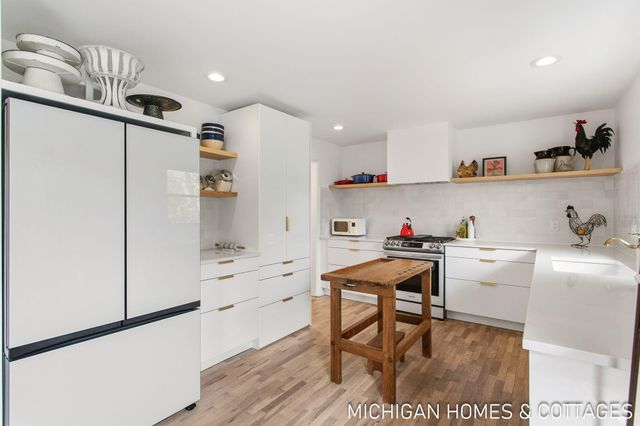 141 E 26th Street, Holland City, MI 49423