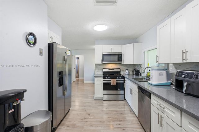 9021 NW 26th Pl, Sunrise, FL 33322