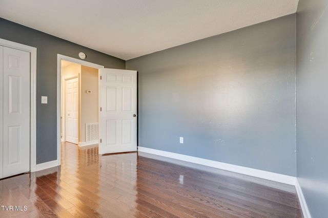 361 Belmont Drive 14, Bristol, TN 37620