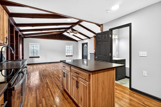 9388 Harrison Ferry Rd, Mcminnville, TN 37110