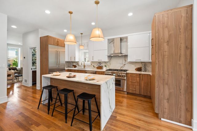 3414 N Hamilton Avenue, Chicago, IL 60618