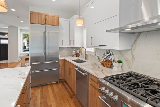3414 N Hamilton Avenue, Chicago, IL 60618