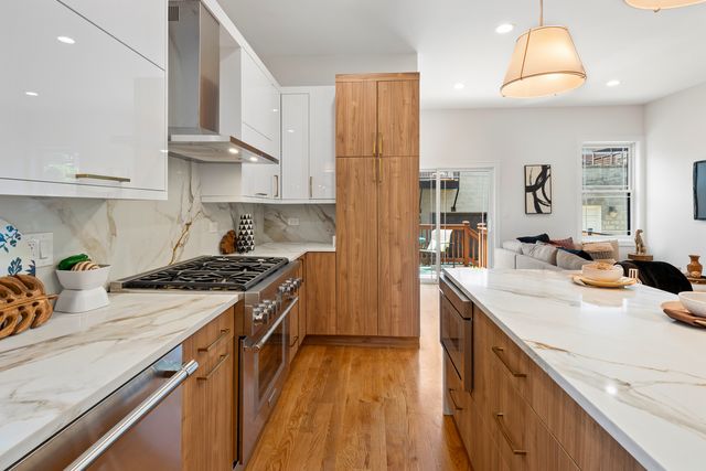 3414 N Hamilton Avenue, Chicago, IL 60618