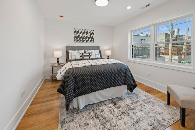 3414 N Hamilton Avenue, Chicago, IL 60618