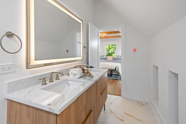 3414 N Hamilton Avenue, Chicago, IL 60618