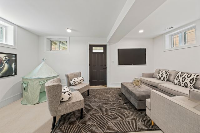 3414 N Hamilton Avenue, Chicago, IL 60618