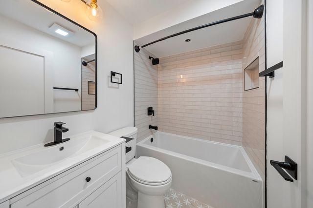 3414 N Hamilton Avenue, Chicago, IL 60618